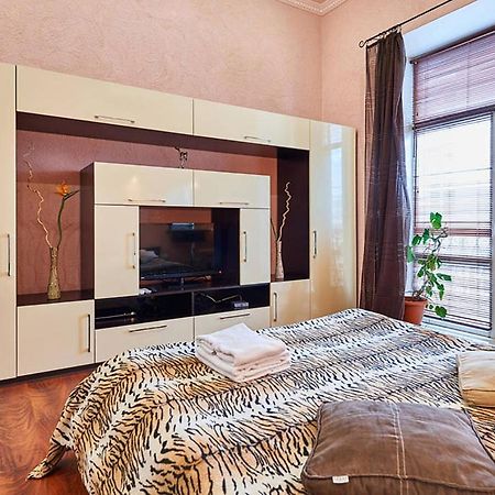 Home Hotel Apartments On Zoloti Vorota 키예프 외부 사진