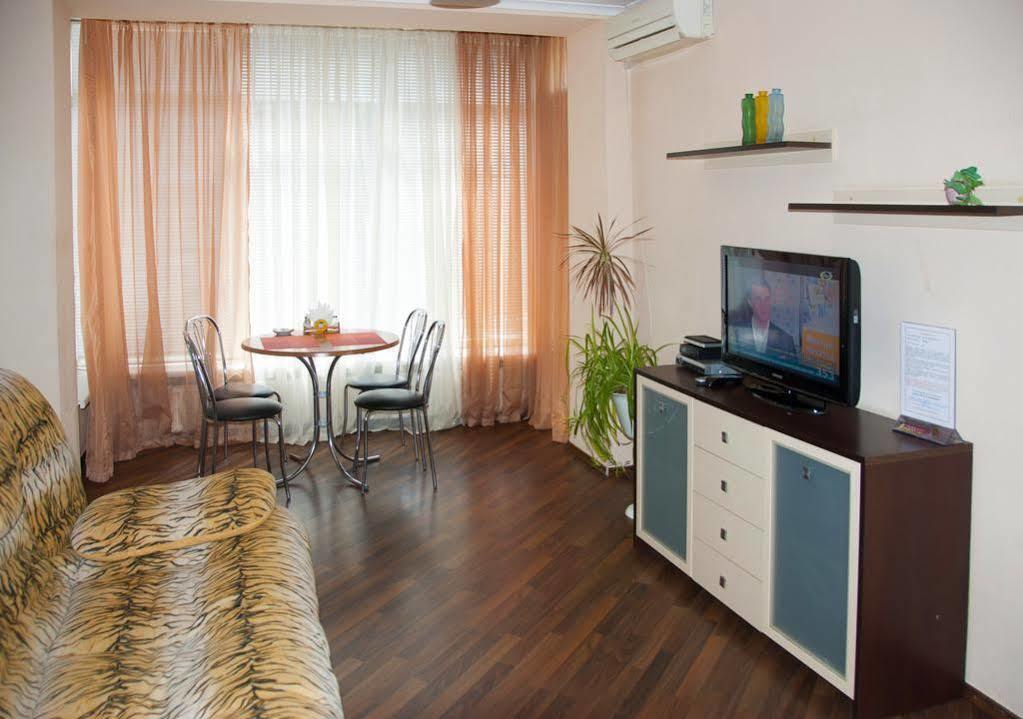 Home Hotel Apartments On Zoloti Vorota 키예프 외부 사진